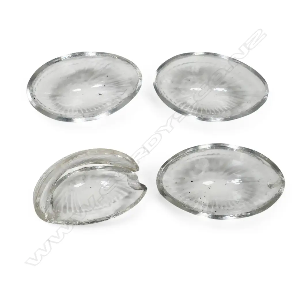 A Victorian set of four silver pedestal salts with spoons in box, Image 1++