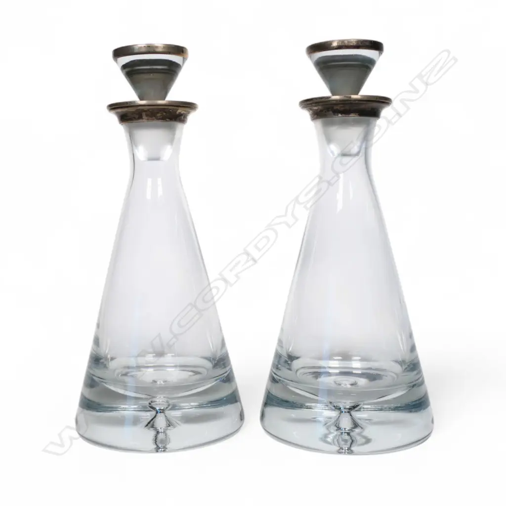 A pair of 21stC silver and glass decanters, Image 1++