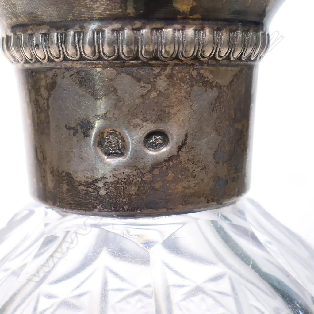 A crystal and silver decanter Image 1++