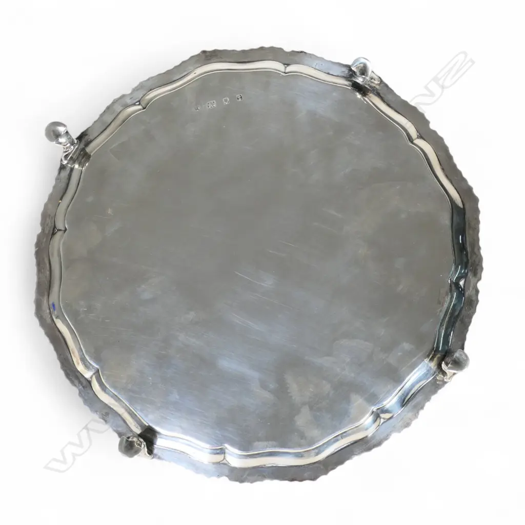 A silver salver - London 1934 by Edward Barnard & Sons Ltd, Image 1++