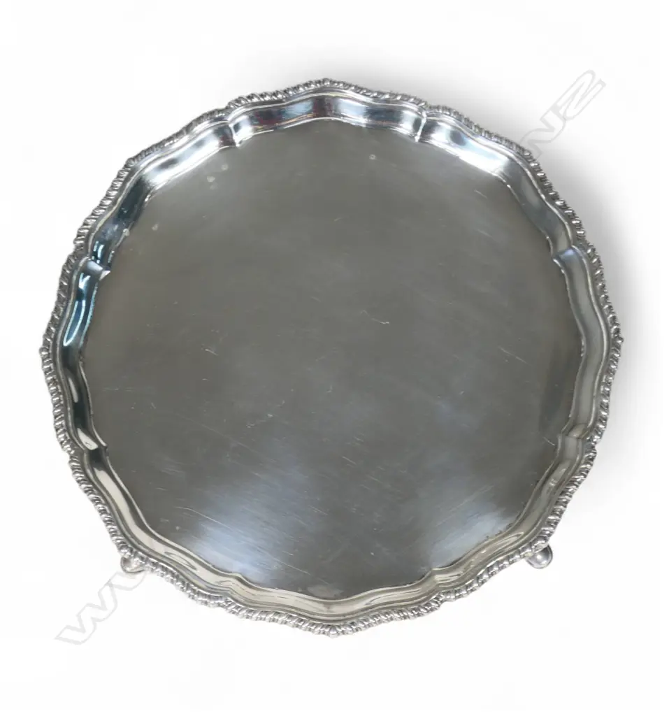 A silver salver - London 1934 by Edward Barnard & Sons Ltd, Image 1++