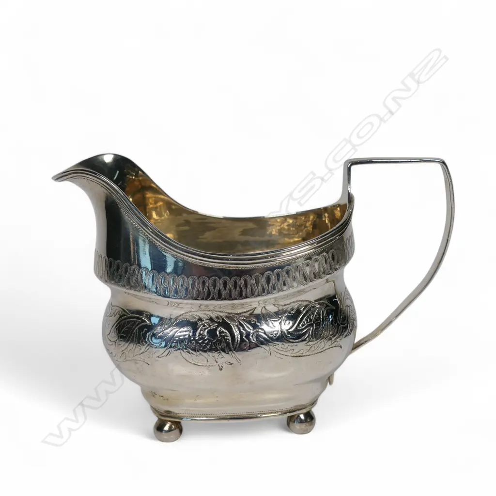 A George III silver cream jug, Image 1++