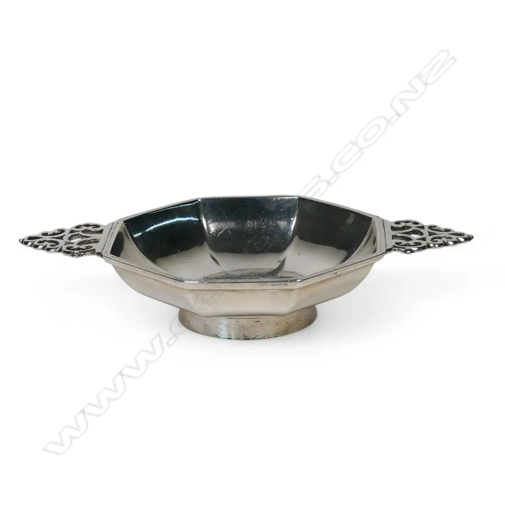 A heavy silver octagonal quaich, Image 1++