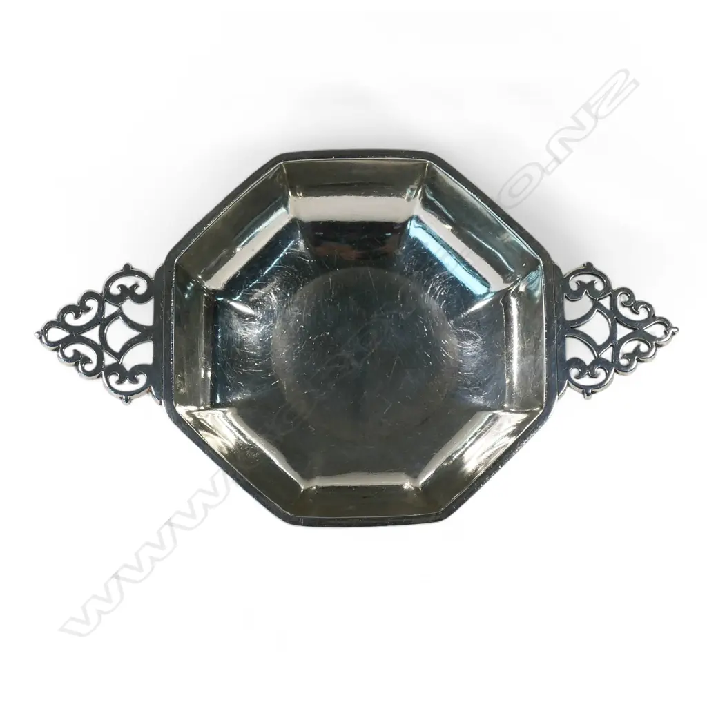 A heavy silver octagonal quaich, Image 1++