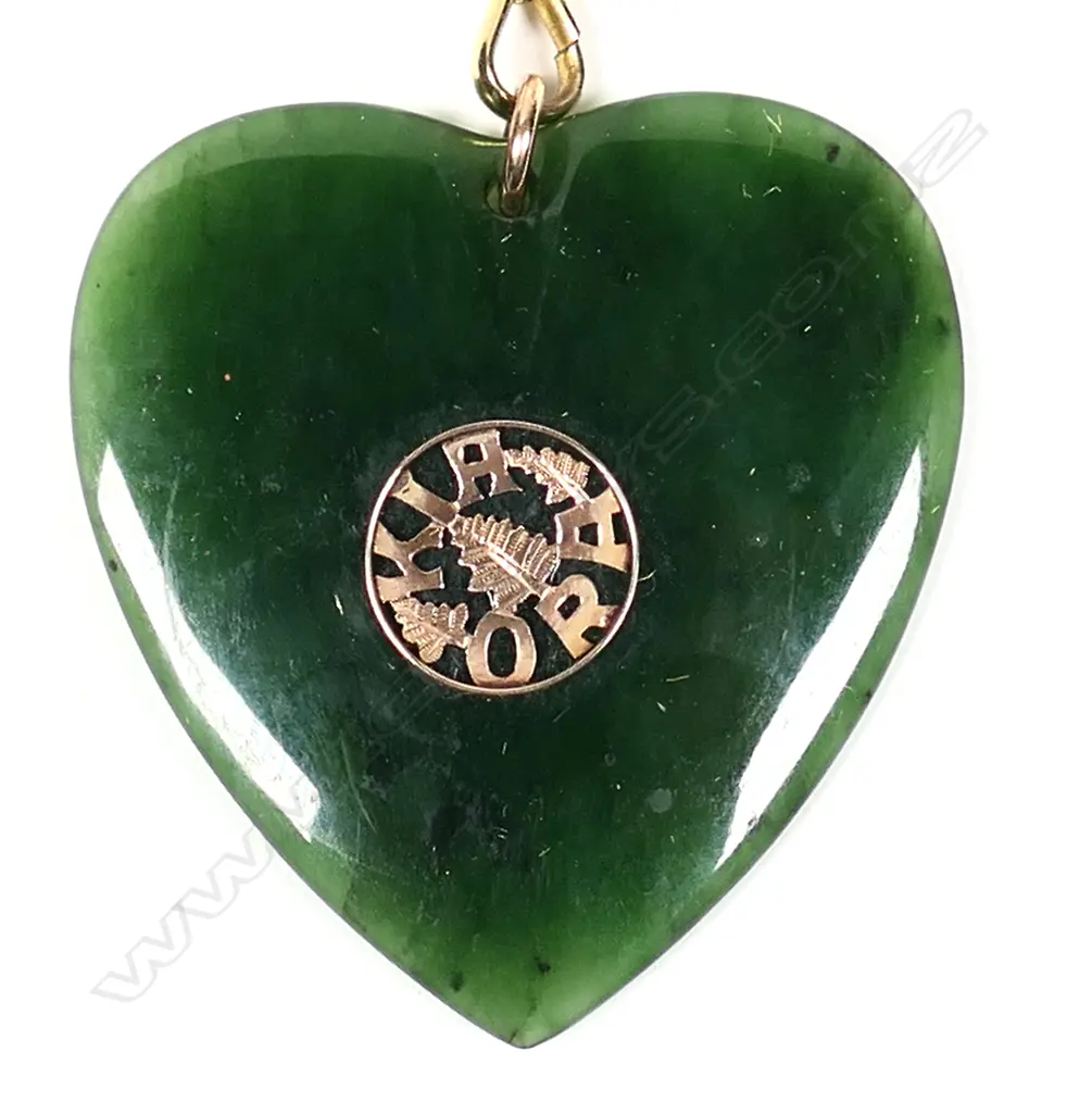 A c.1900 9ct rose gold muff chain with pounamu heart pendant, Image 1++