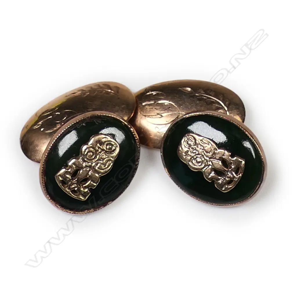 A pair of c.1900 pounamu and 9ct gold tiki cufflinks, Image 1++