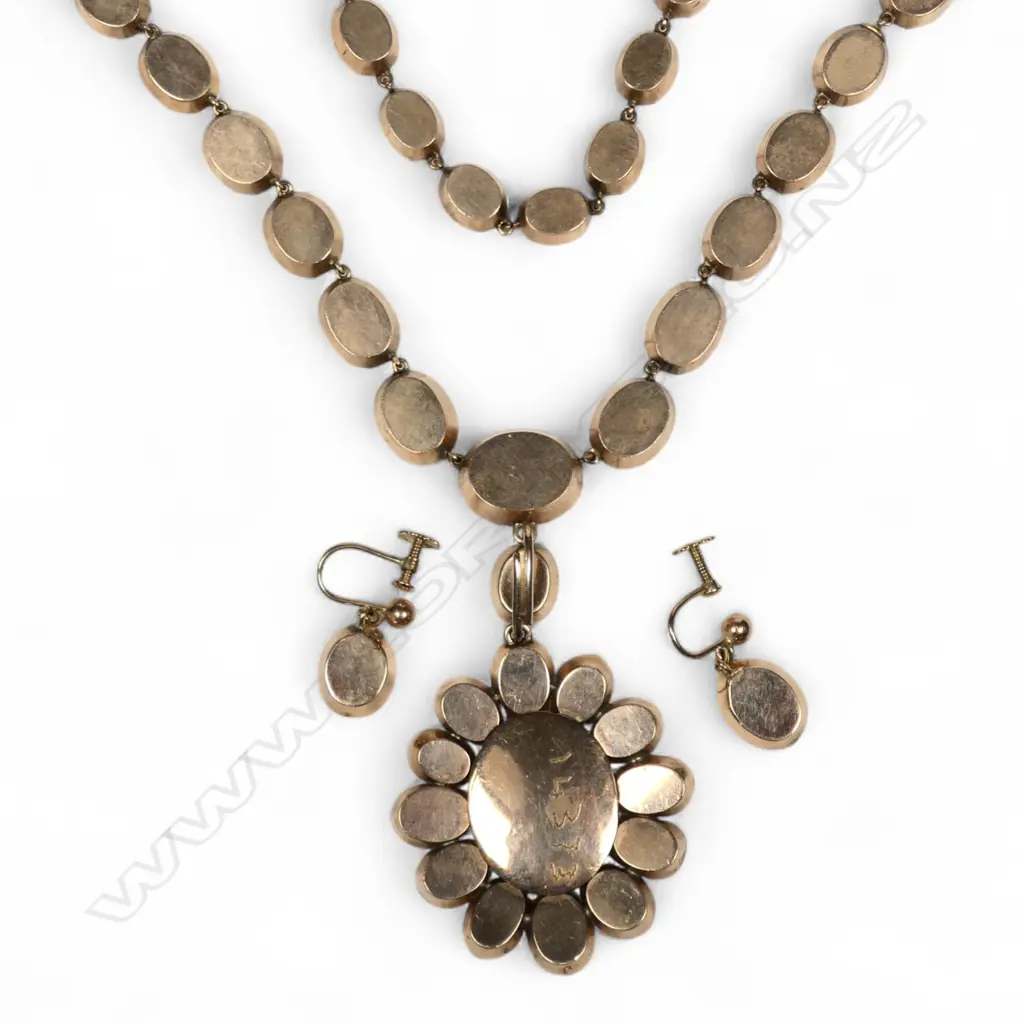 A 15ct and 9ct rose gold and aquamarine suite, Image 1++