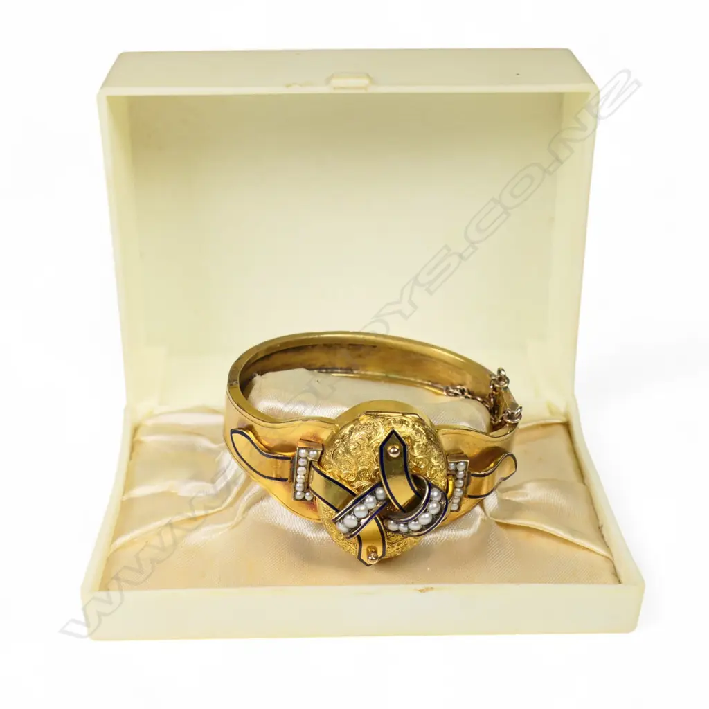 An impressive Victorian 15ct gilded rose gold ornate mourning hinged bangle with locket, Image 1++