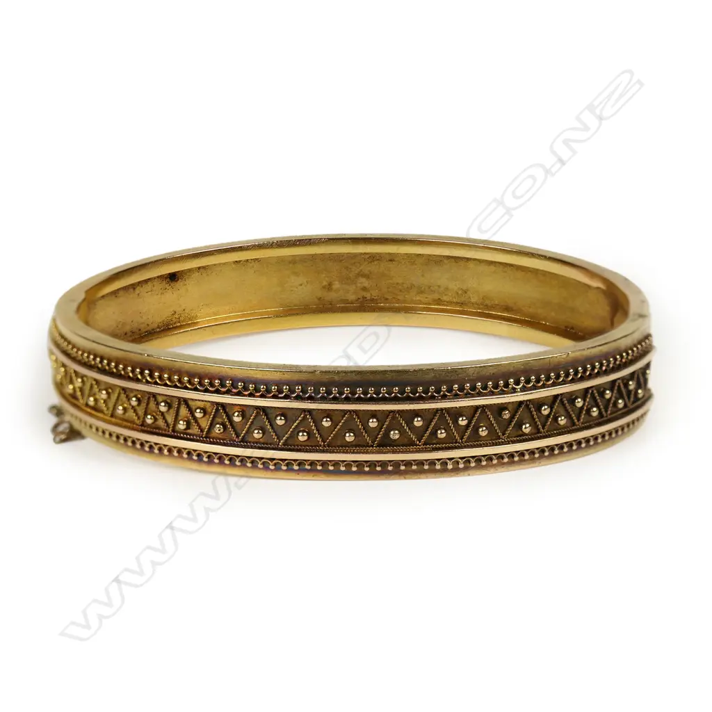 A c.1900 15ct gold hinged bangle, Image 1++