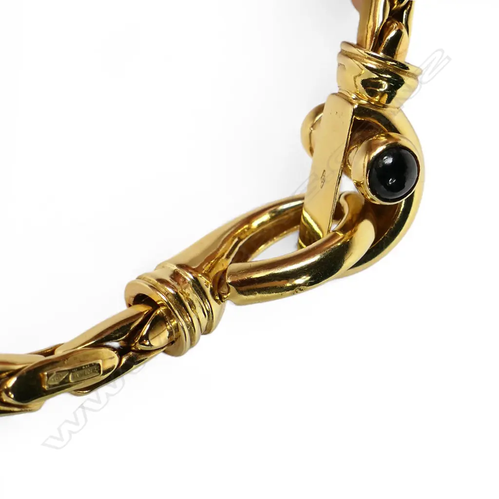 An 18ct gold and sapphire bracelet, Image 1++