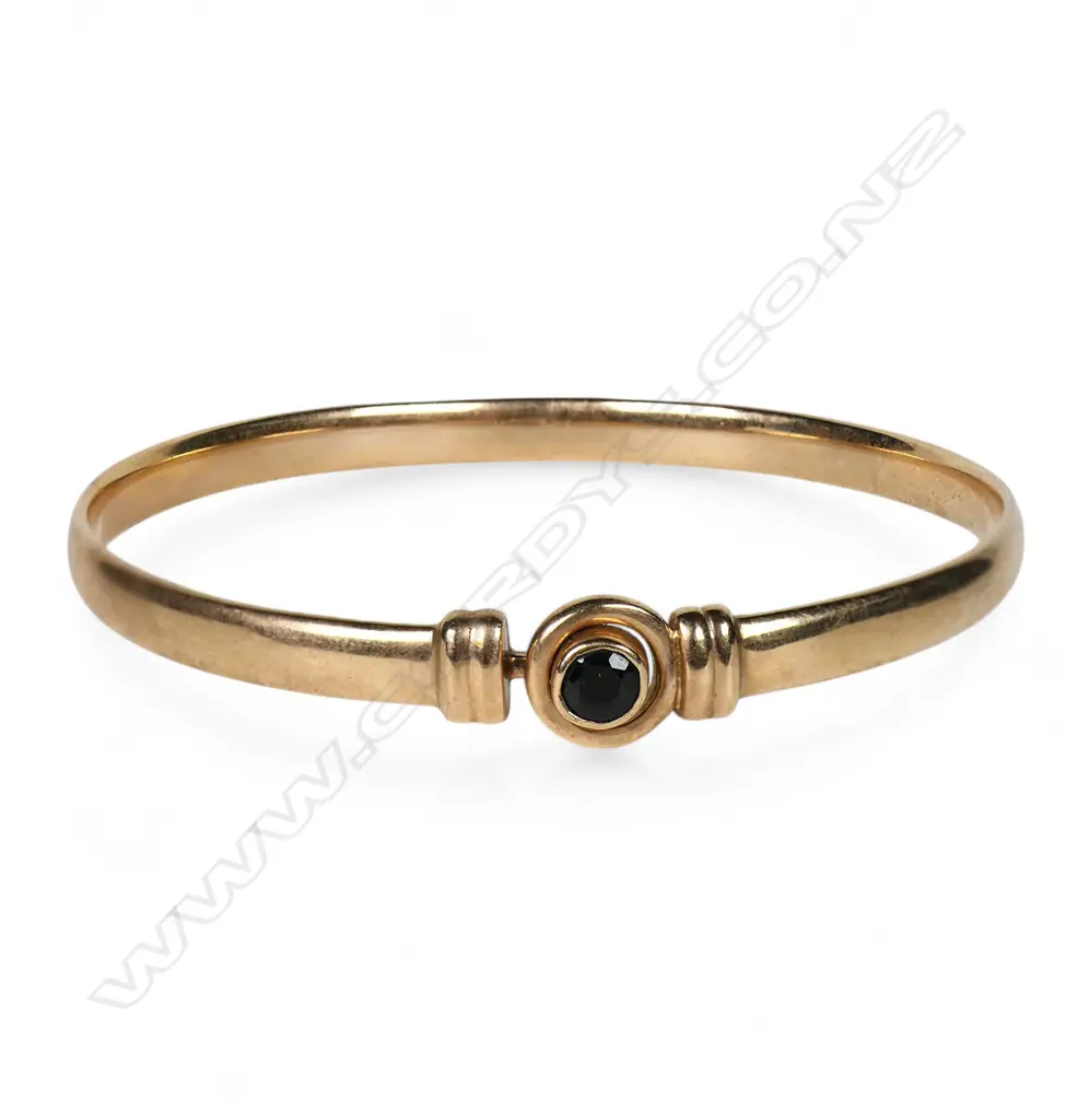 A 9ct rose gold and gem set sprung bangle, Image 1++