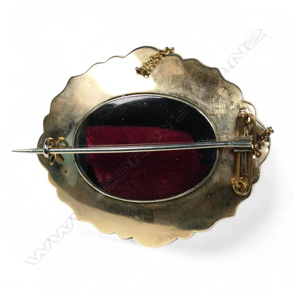 A large and impressive 19thC 9ct gold enamelled and jewelled mourning brooch, Image 1++