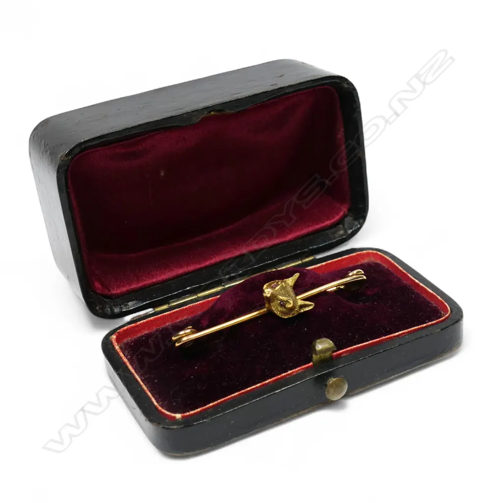 A 15ct gold bar brooch, Image 1++