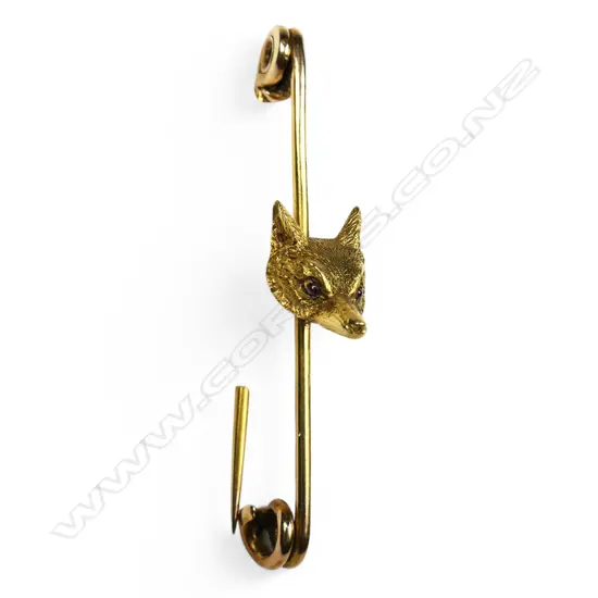 A 15ct gold bar brooch,