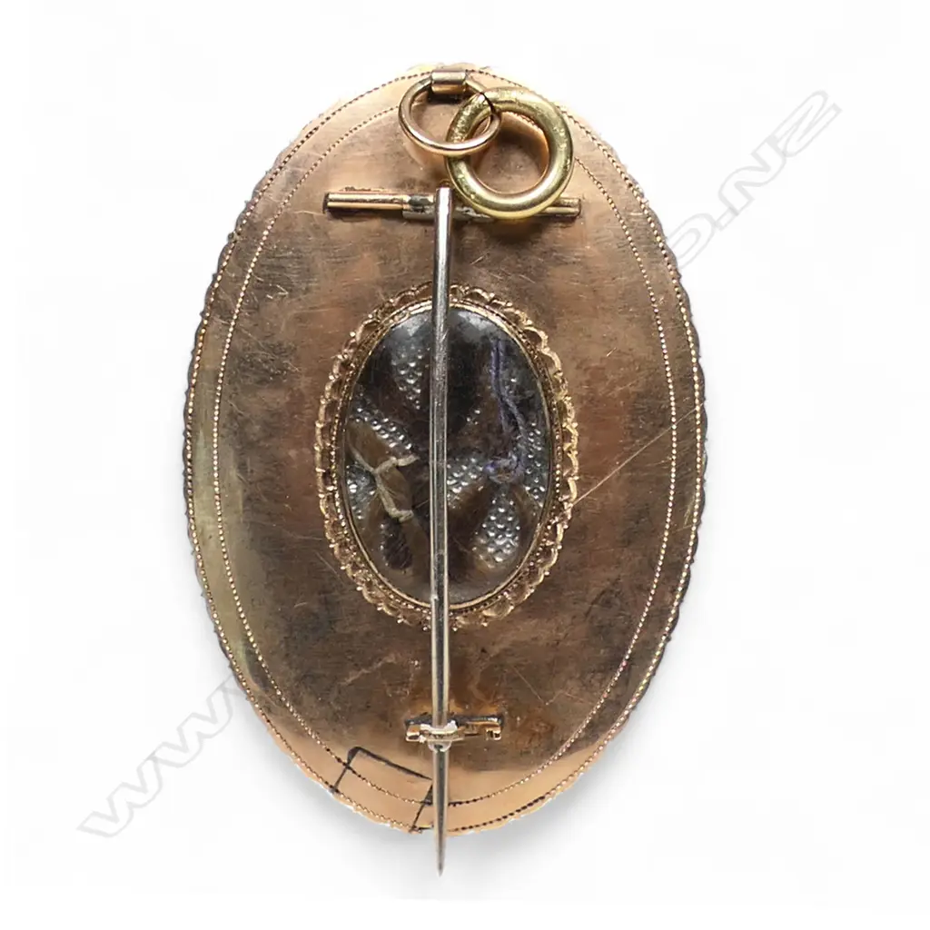 A Georgian 9ct rose gold mourning brooch, Image 1++