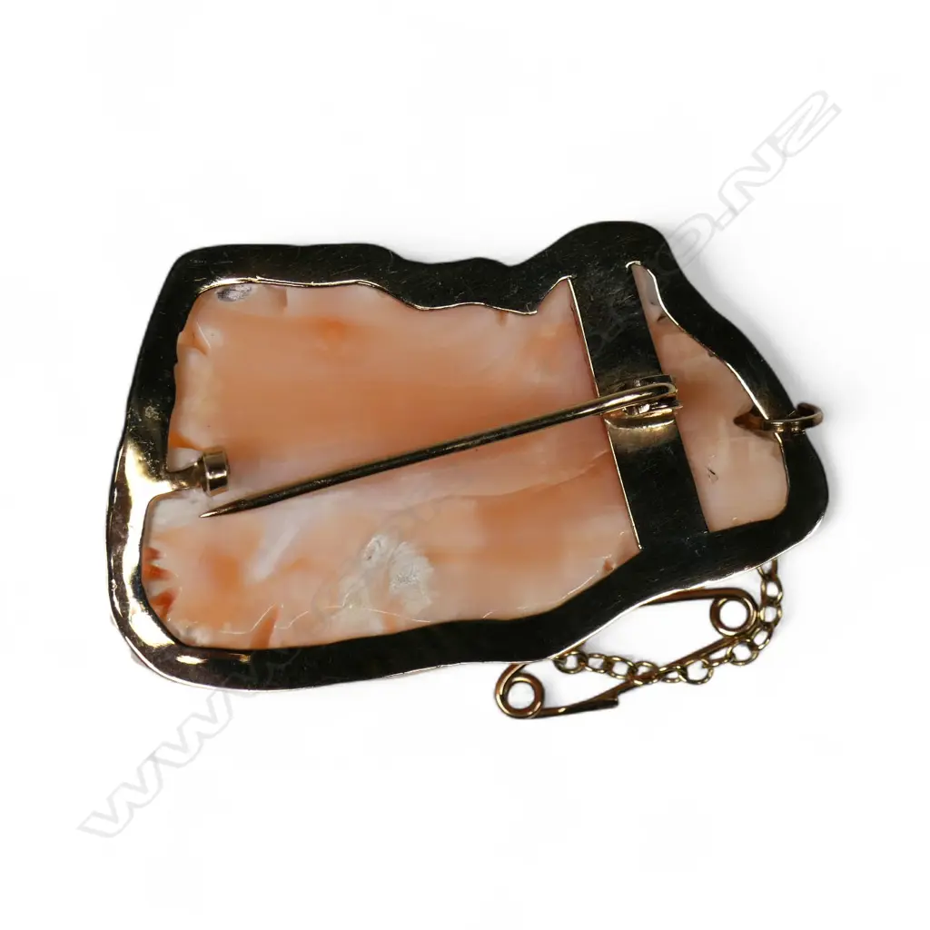 A vintage 9ct gold framed and carved coral brooch, Image 1++