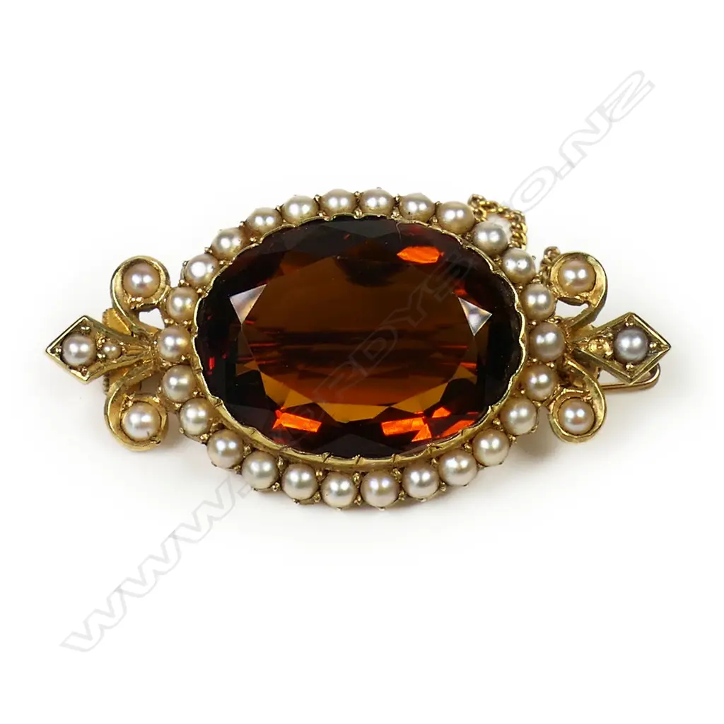 A c.1900 15ct gold seed pearl and topaz brooch, Image 1++