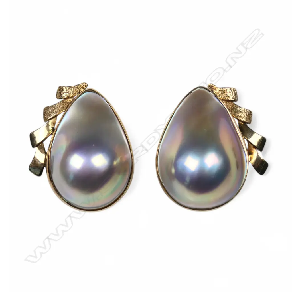 A pair of 9ct gold and mabé  pearl earrings, Image 1++