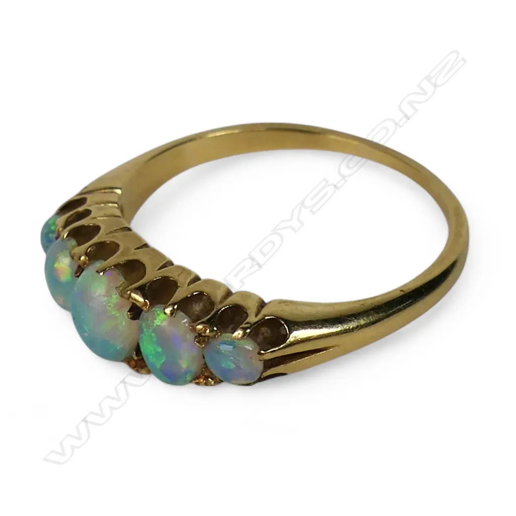 An estate 18ct gold and opal ring, Image 1++