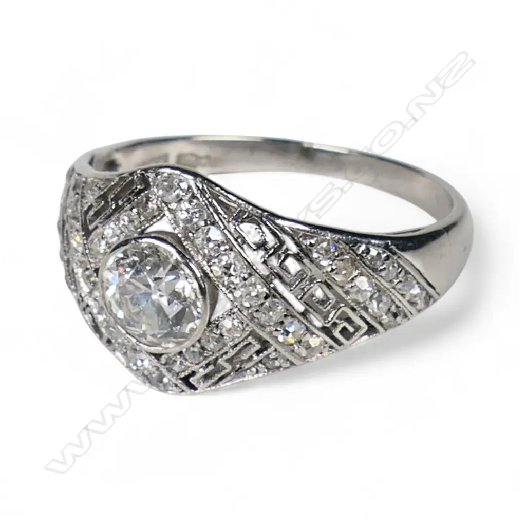 An Art Deco handmade 950 platinum and diamond ring, Image 1++