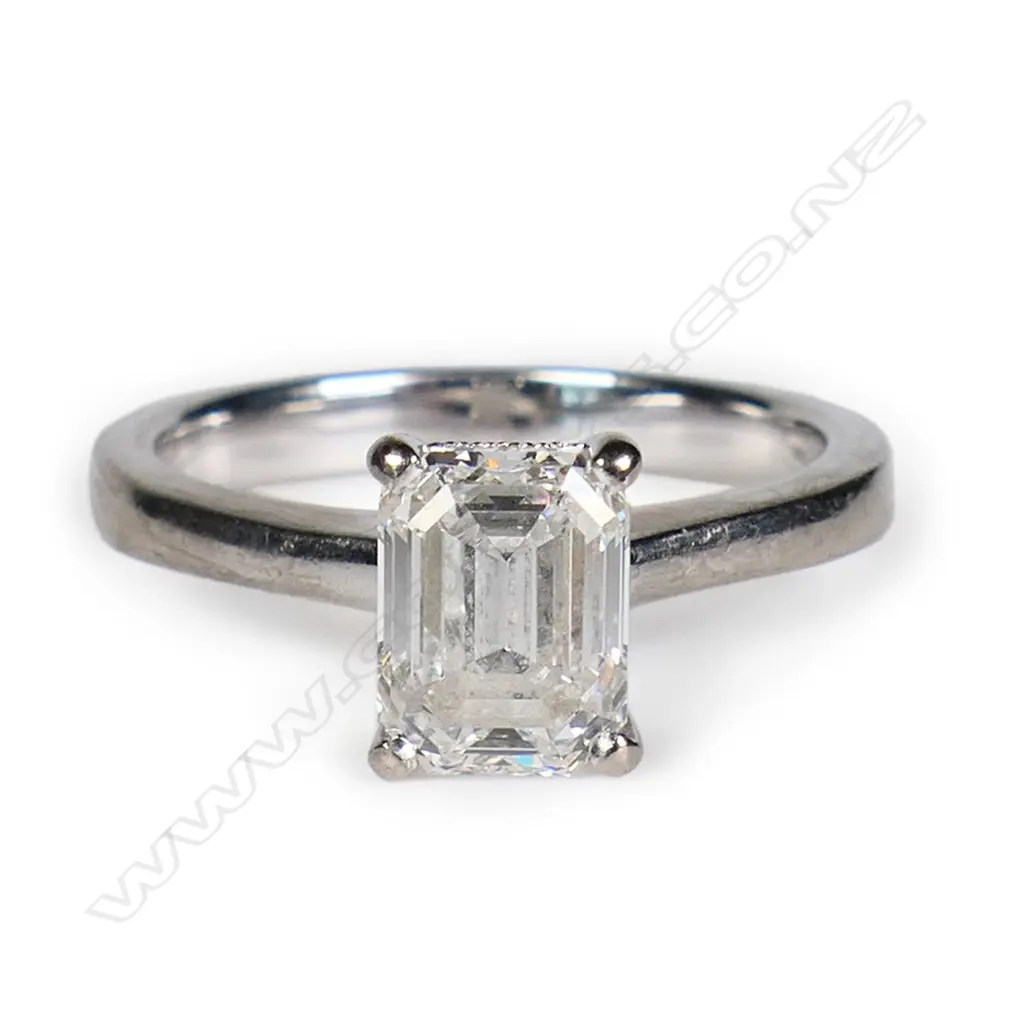 An 18ct white gold and diamond solitaire ring, Image 1++