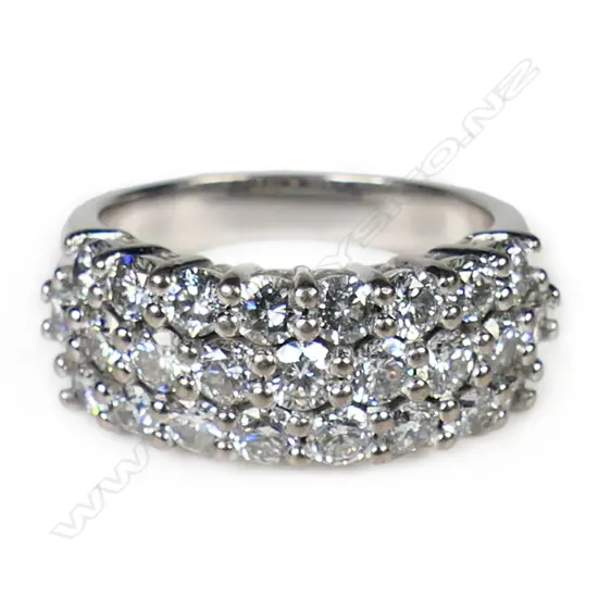 An 18ct white gold and diamond dress ring,