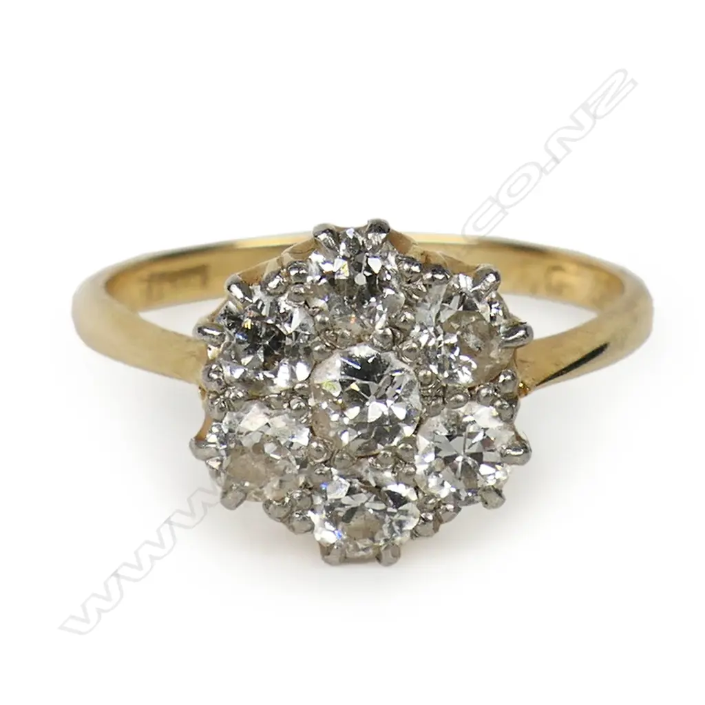 An estate 18ct gold and diamond cluster ring, Image 1++