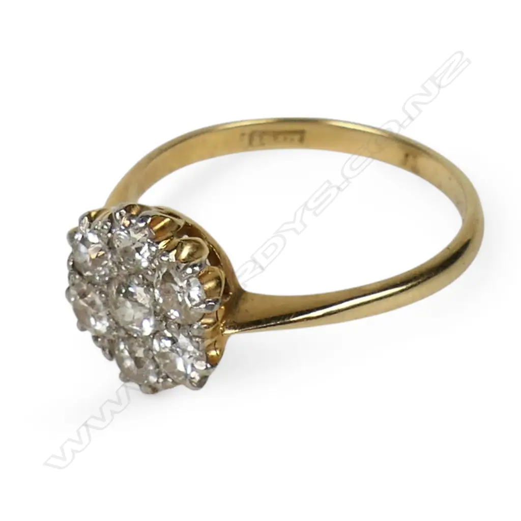 An estate 18ct gold and diamond cluster ring, Image 1++