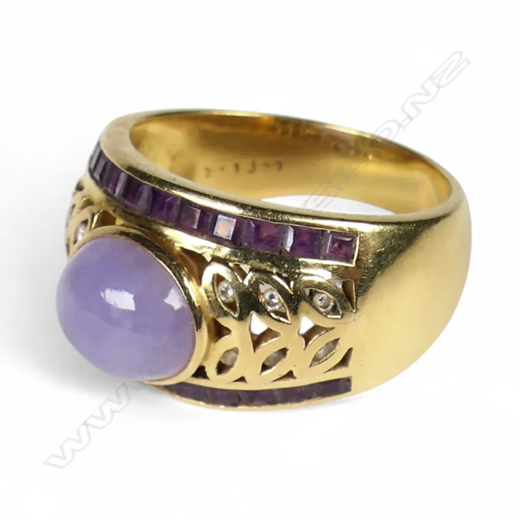 An 18ct gold jadeite amethyst and diamond ring, Image 1++