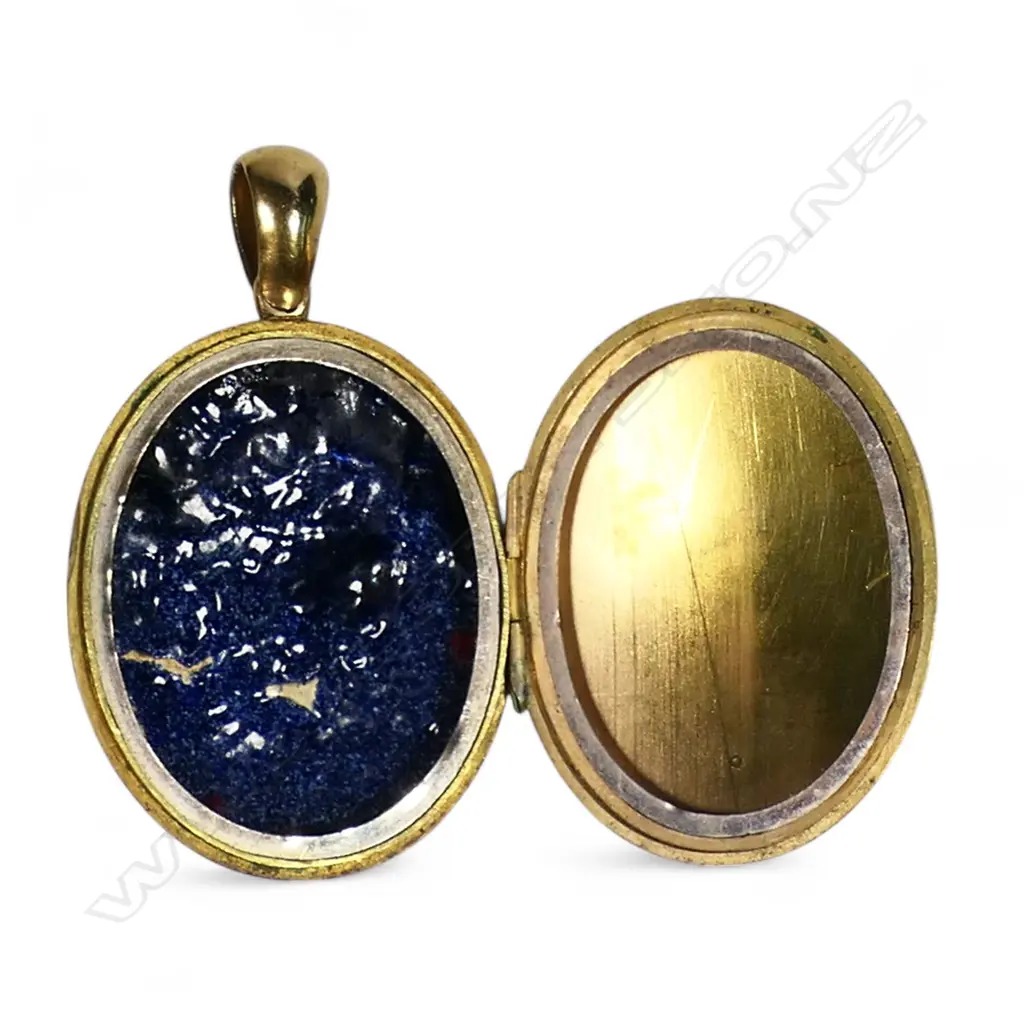 A Victorian 15ct gold locket pendant, Image 1++