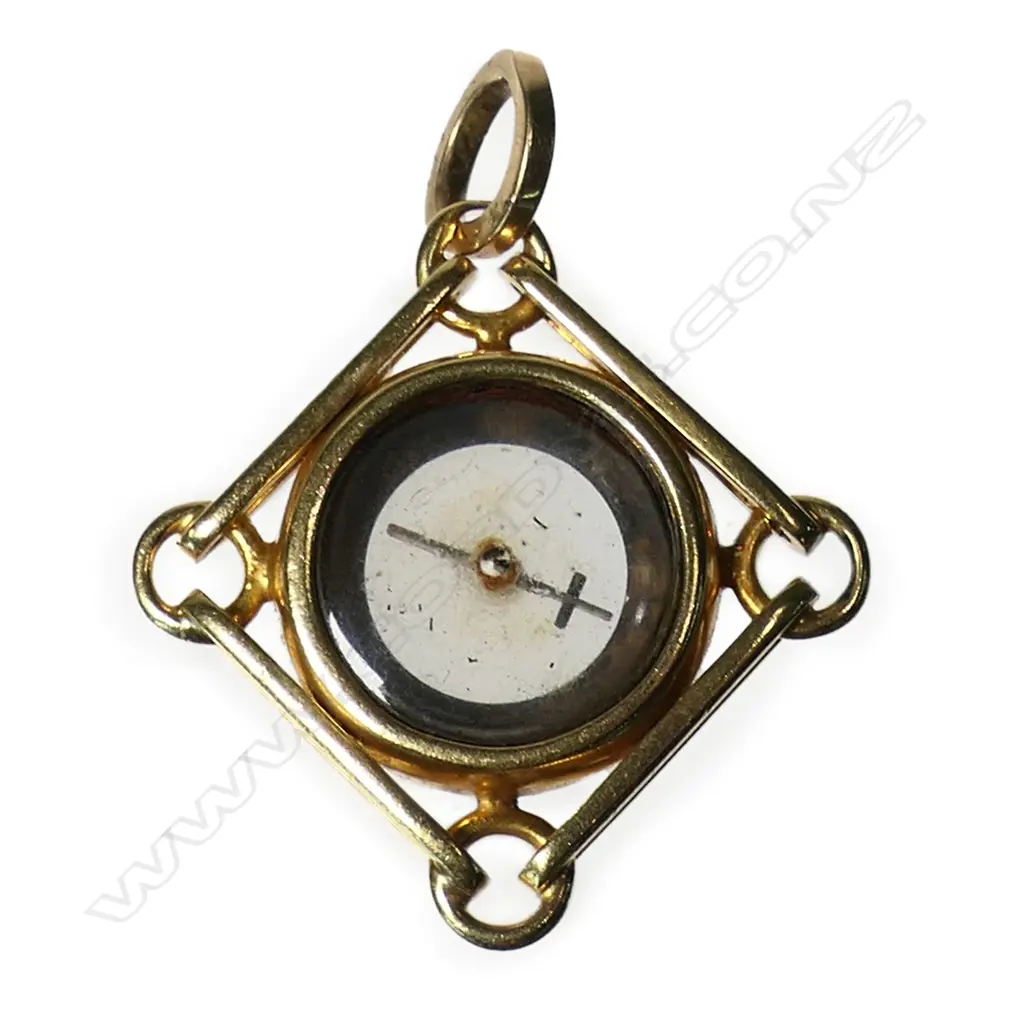 An Edwardian 18ct yellow gold compass pendant fob, Image 1++