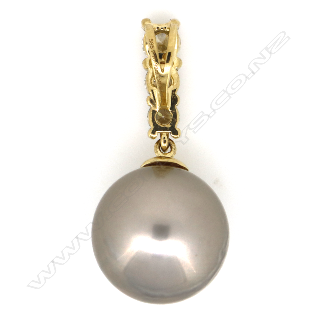 A 14ct gold cultured Tahitian pearl and diamond drop pendant, Image 1++
