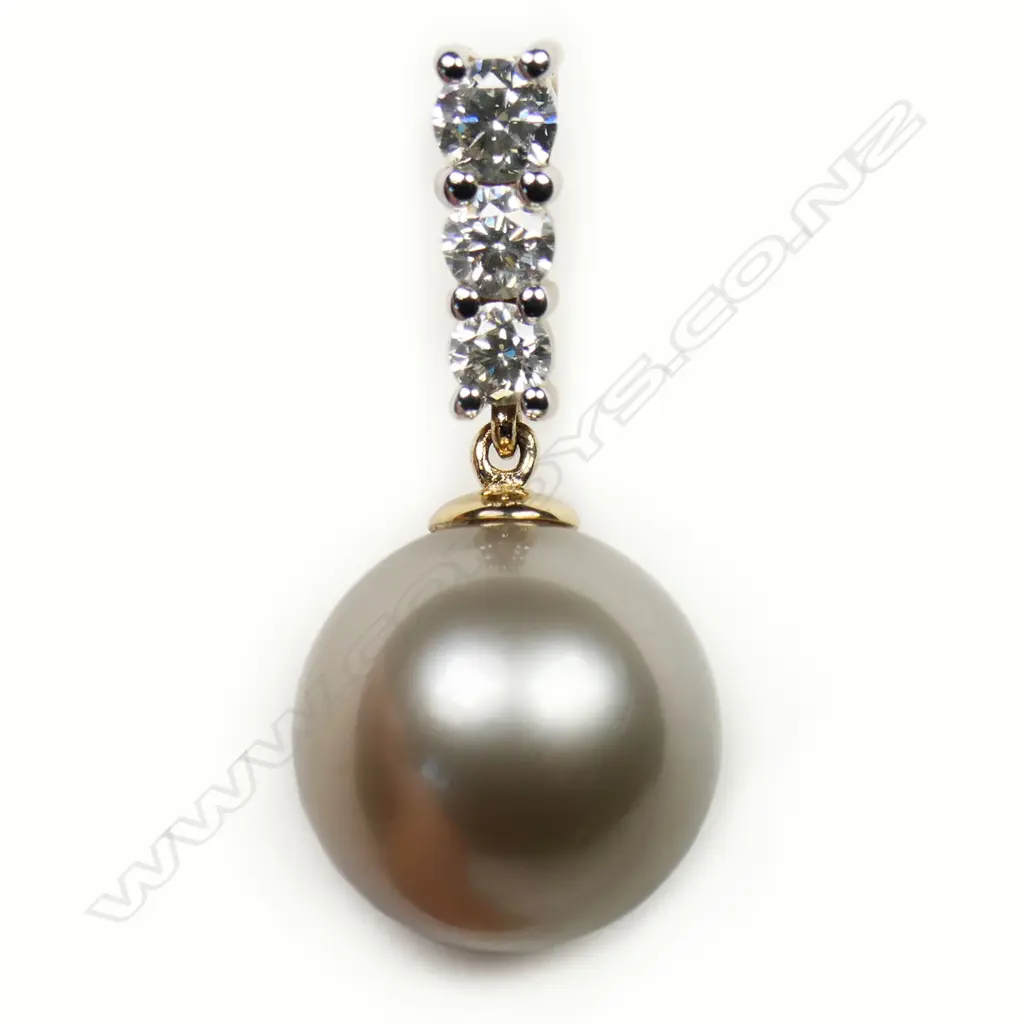 A 14ct gold cultured Tahitian pearl and diamond drop pendant, Image 1++
