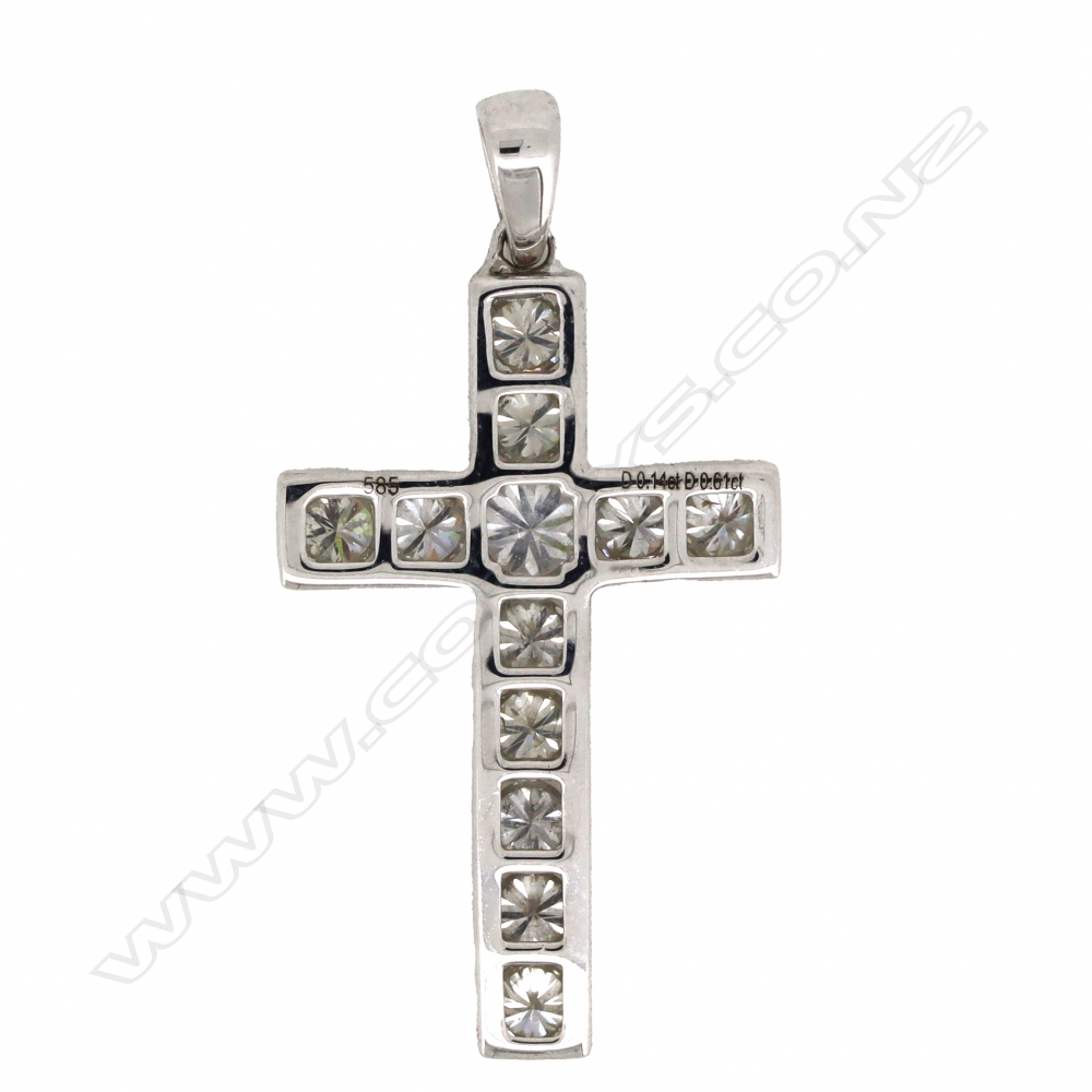 A 14ct white gold and diamond set crucifix pendant, Image 1++