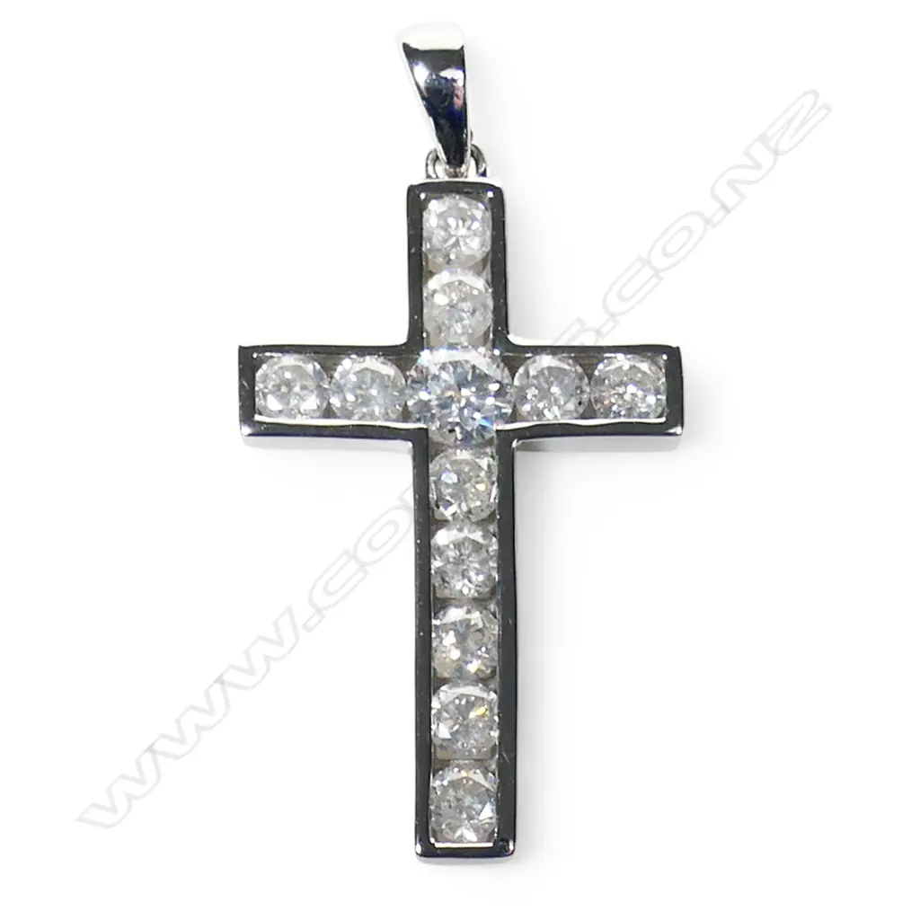 A 14ct white gold and diamond set crucifix pendant, Image 1++