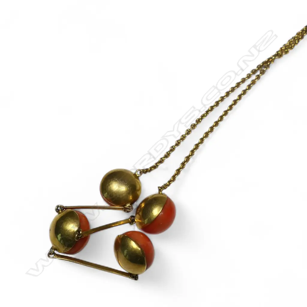 An Edwardian 15ct gold and coral necklace, Image 1++