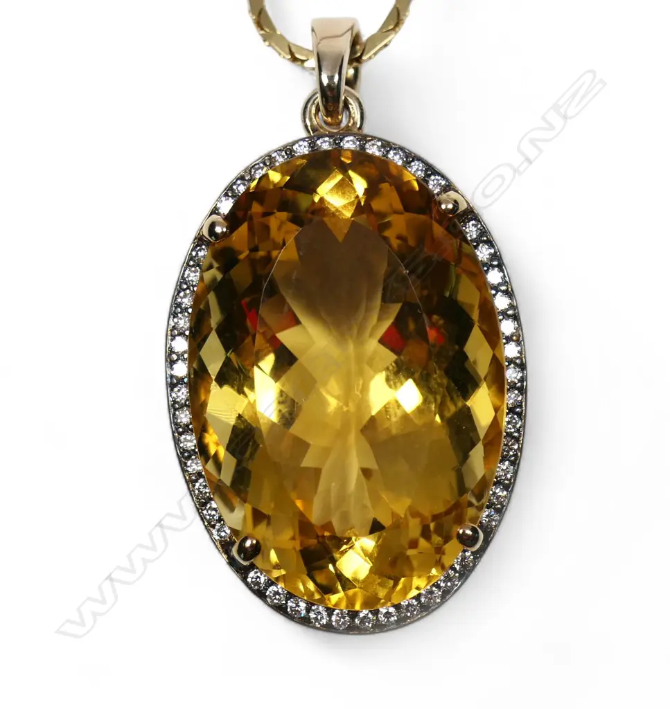 An impressive 9ct gold diamond and citrine pendant, Image 1++