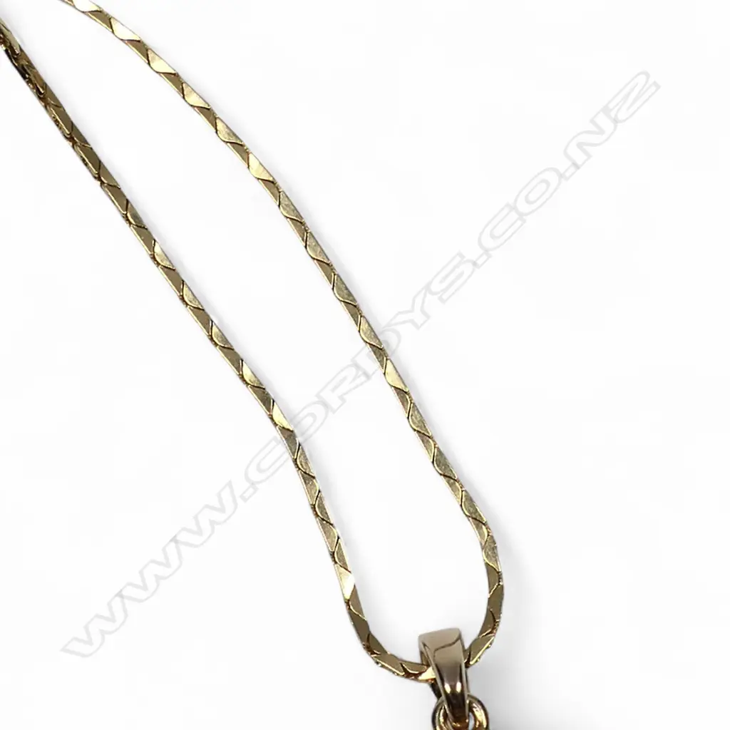 An impressive 9ct gold diamond and citrine pendant, Image 1++