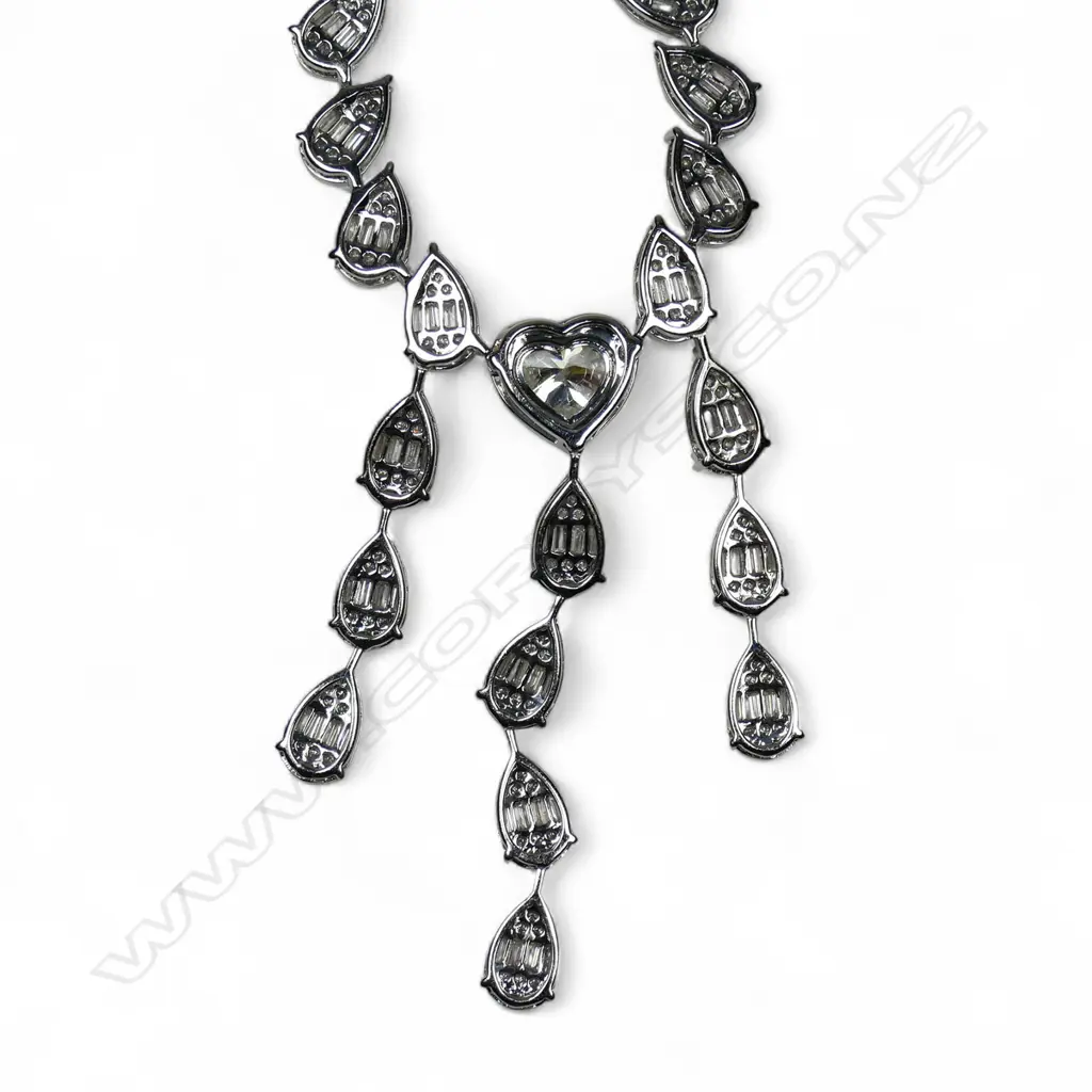 An impressive 18ct white gold and diamond encrusted necklace, Image 1++