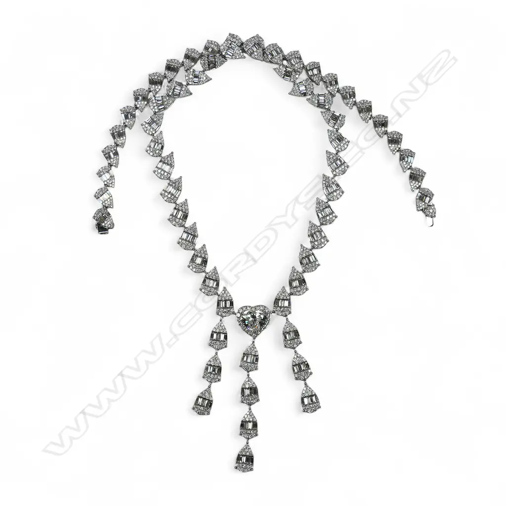 An impressive 18ct white gold and diamond encrusted necklace, Image 1++