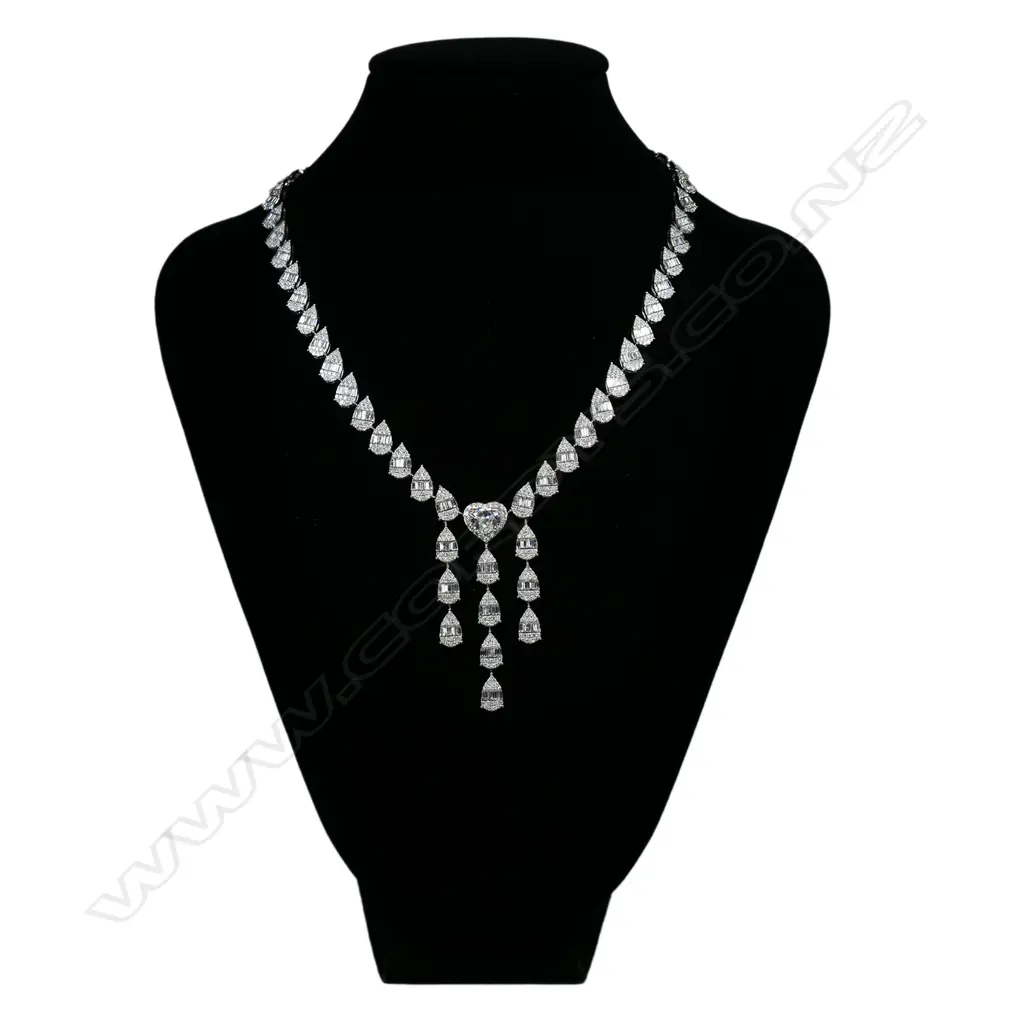 An impressive 18ct white gold and diamond encrusted necklace, Image 1++