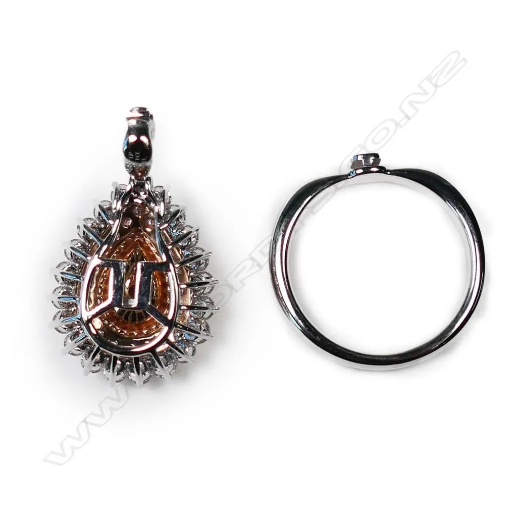 An 18ct white gold and pink diamond ring/pendant, Image 1++
