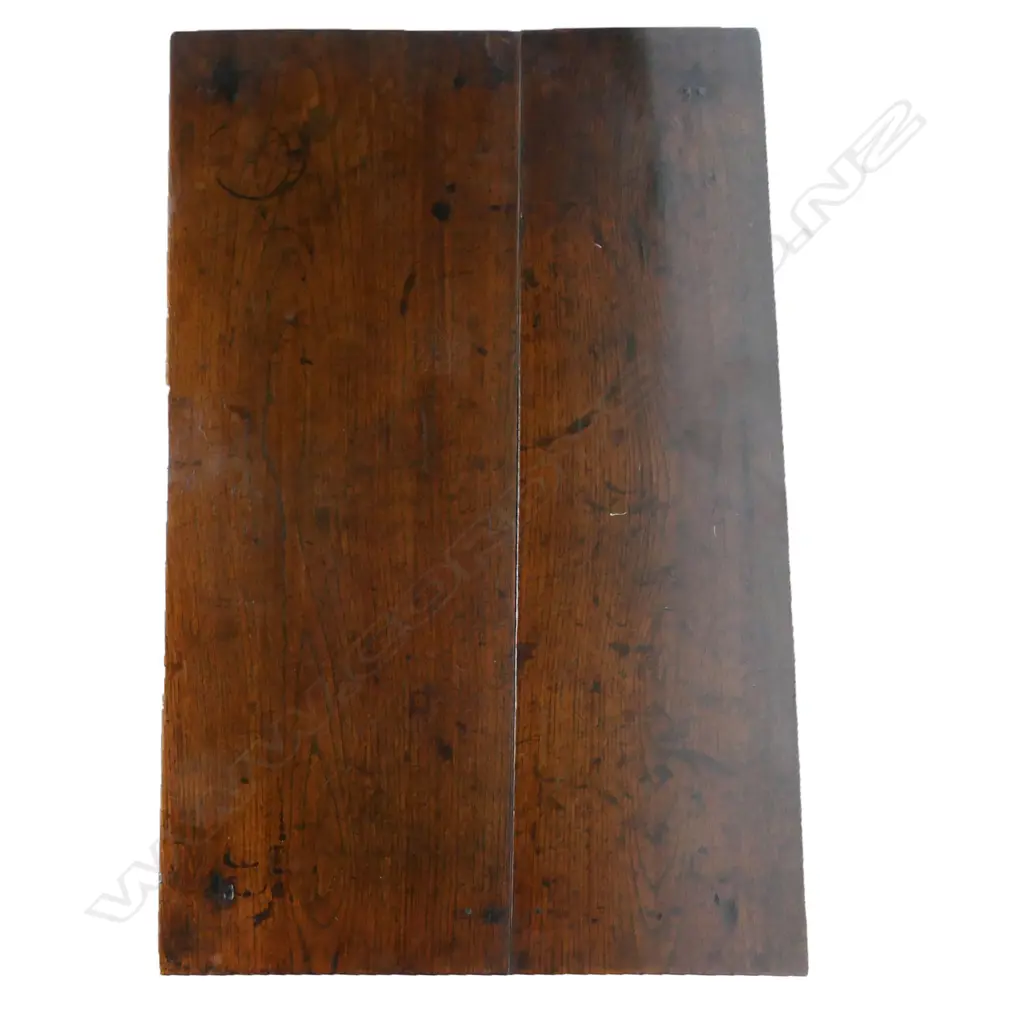 A Georgian Welsh oak lowboy, Image 1++