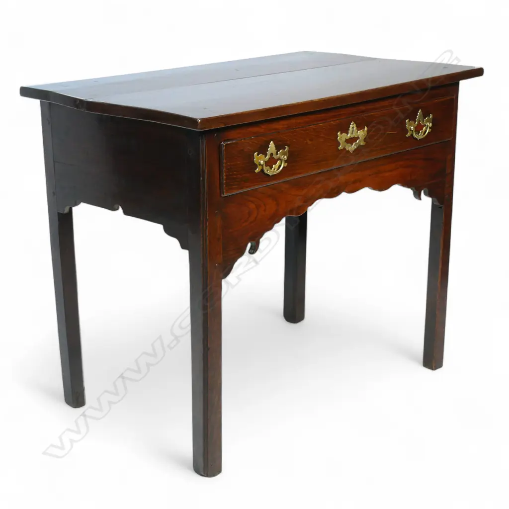 A Georgian Welsh oak lowboy, Image 1++