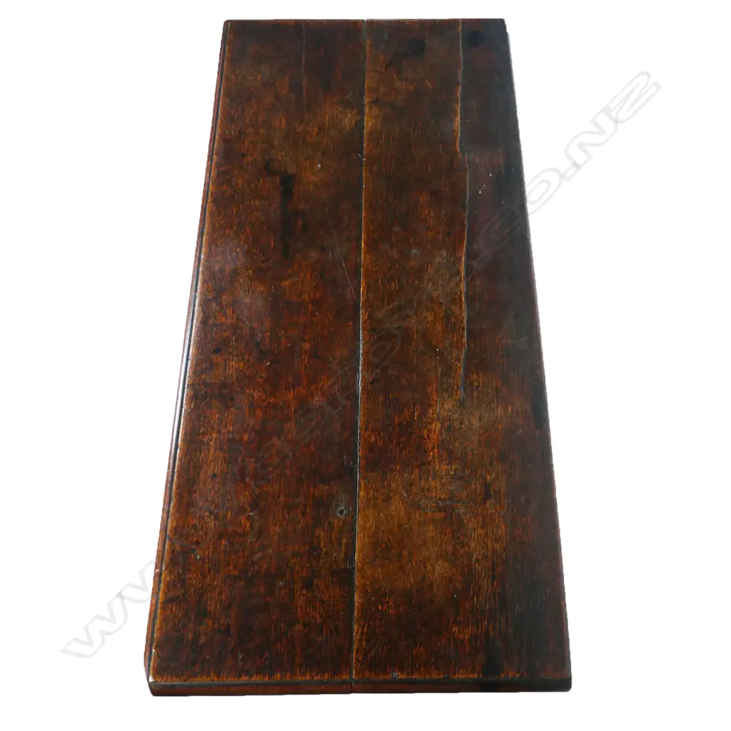 An 18thC oak dough bin, Image 1++