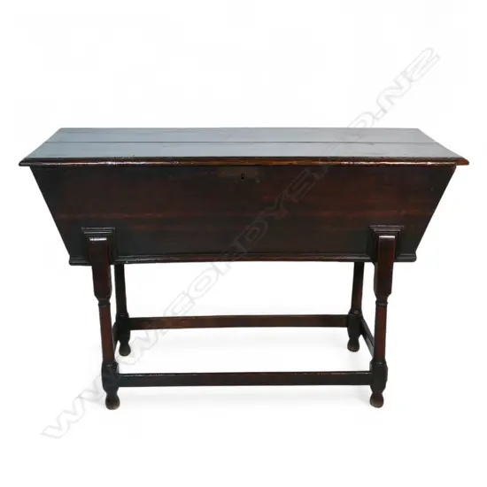An 18thC oak dough bin,