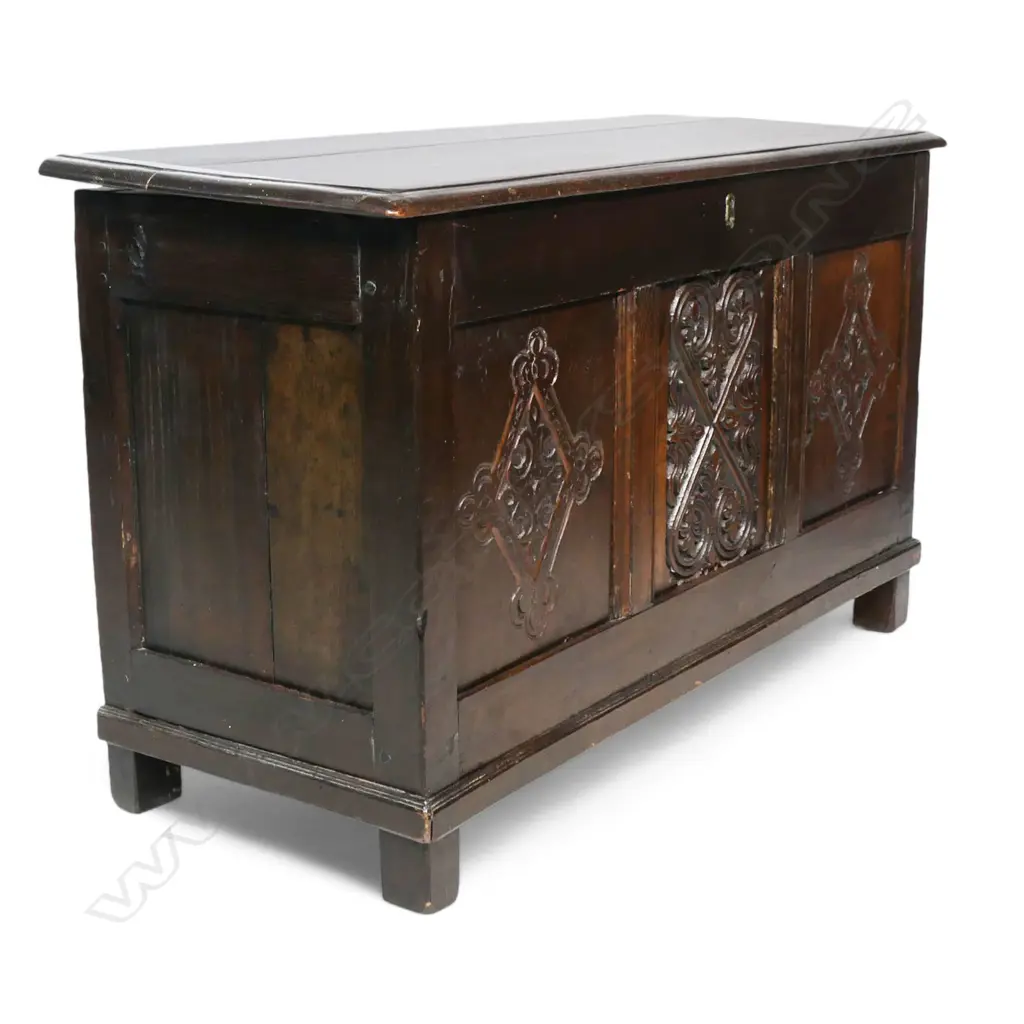 A Georgian oak coffer, Image 1++