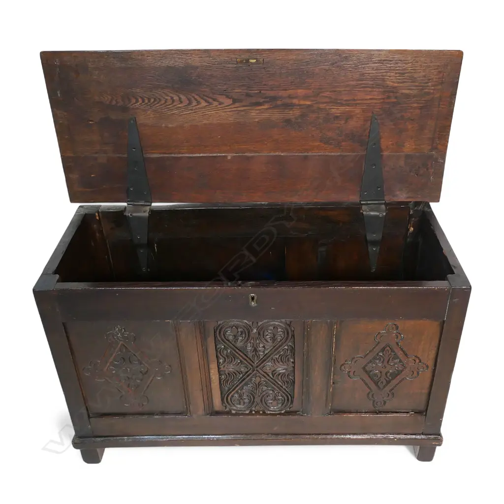 A Georgian oak coffer, Image 1++