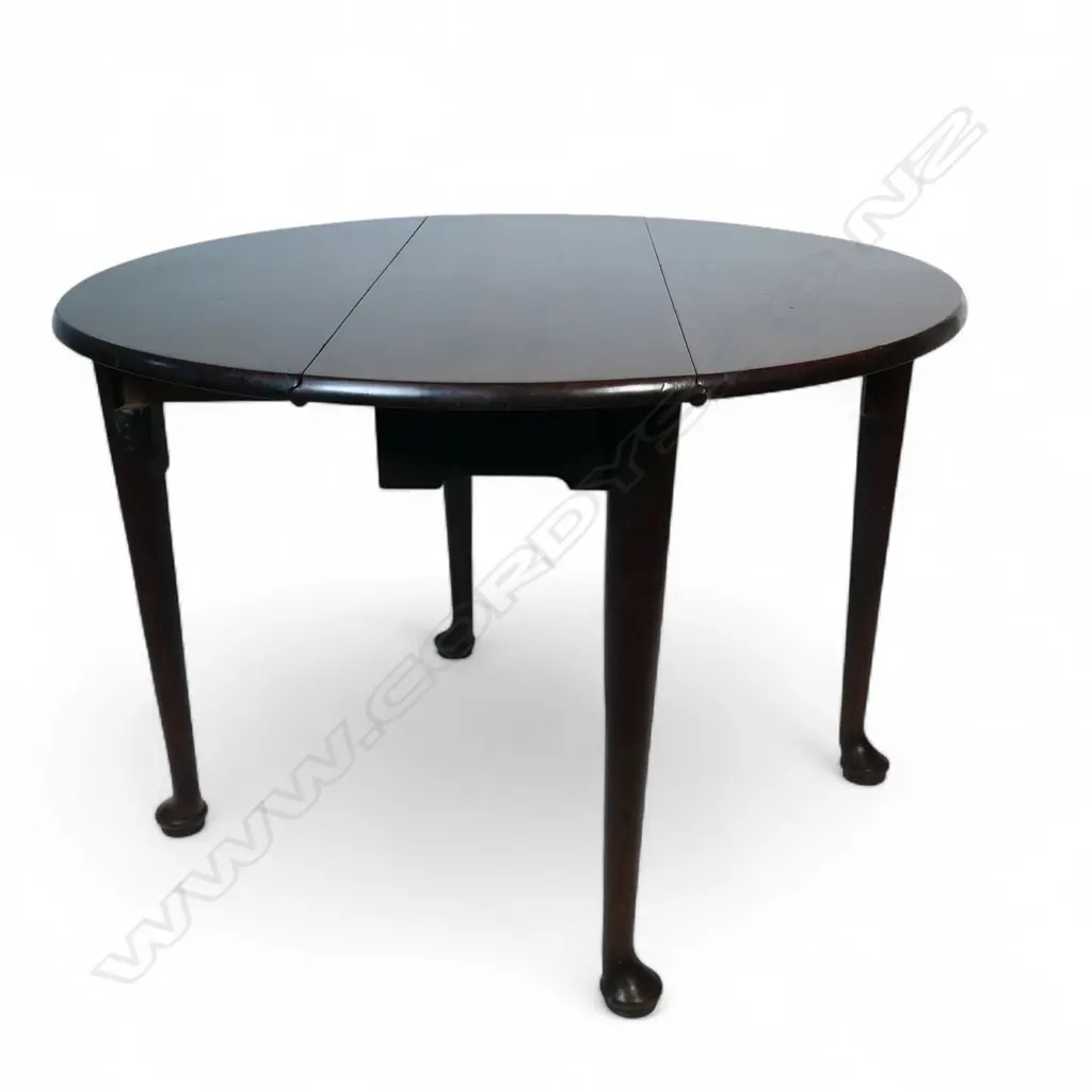 A Georgian mahogany drop leaf table, Image 1++