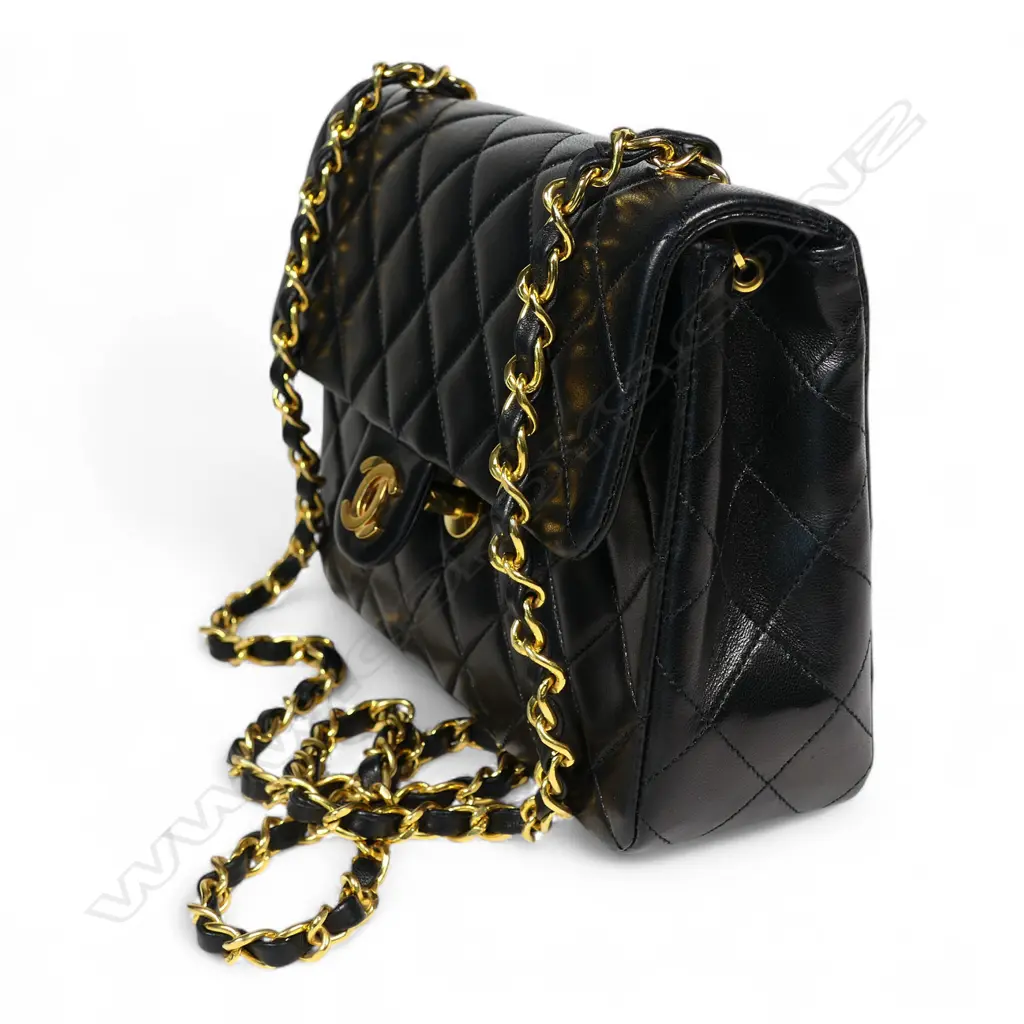 Chanel black small classic shoulder bag, Image 1++
